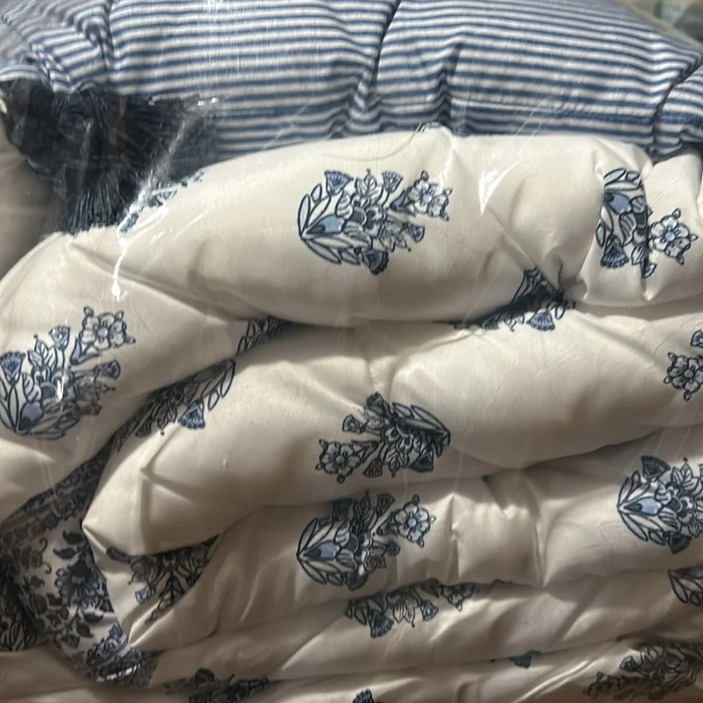 Threshold F/Q 5 Pc Comforter Set , Block Print with Border, Blue/White